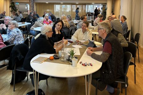 Överblicksbild över SKBs samlade hållbarhetsambassadörer och sammankallande på kvartersrådsdagen 2023