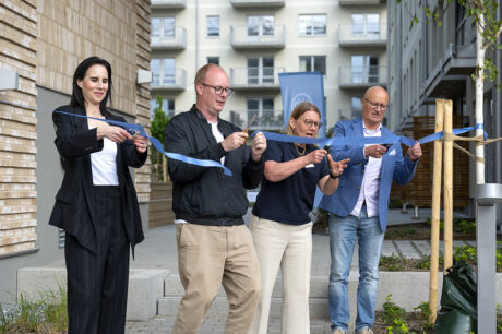 Bandet klipps vid invigningen av kvarteret Torshamn